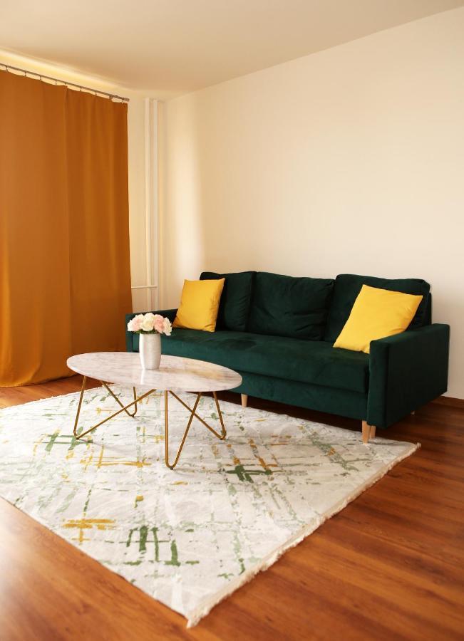 New Colorful Apartment With Big Balcony Bratislava Bagian luar foto
