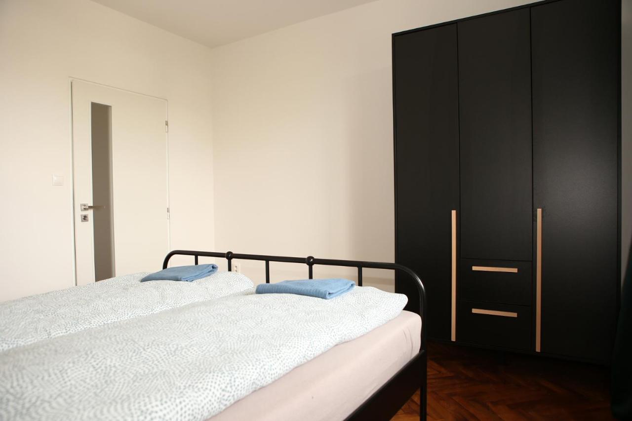 New Colorful Apartment With Big Balcony Bratislava Bagian luar foto