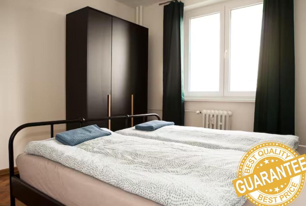 New Colorful Apartment With Big Balcony Bratislava Bagian luar foto