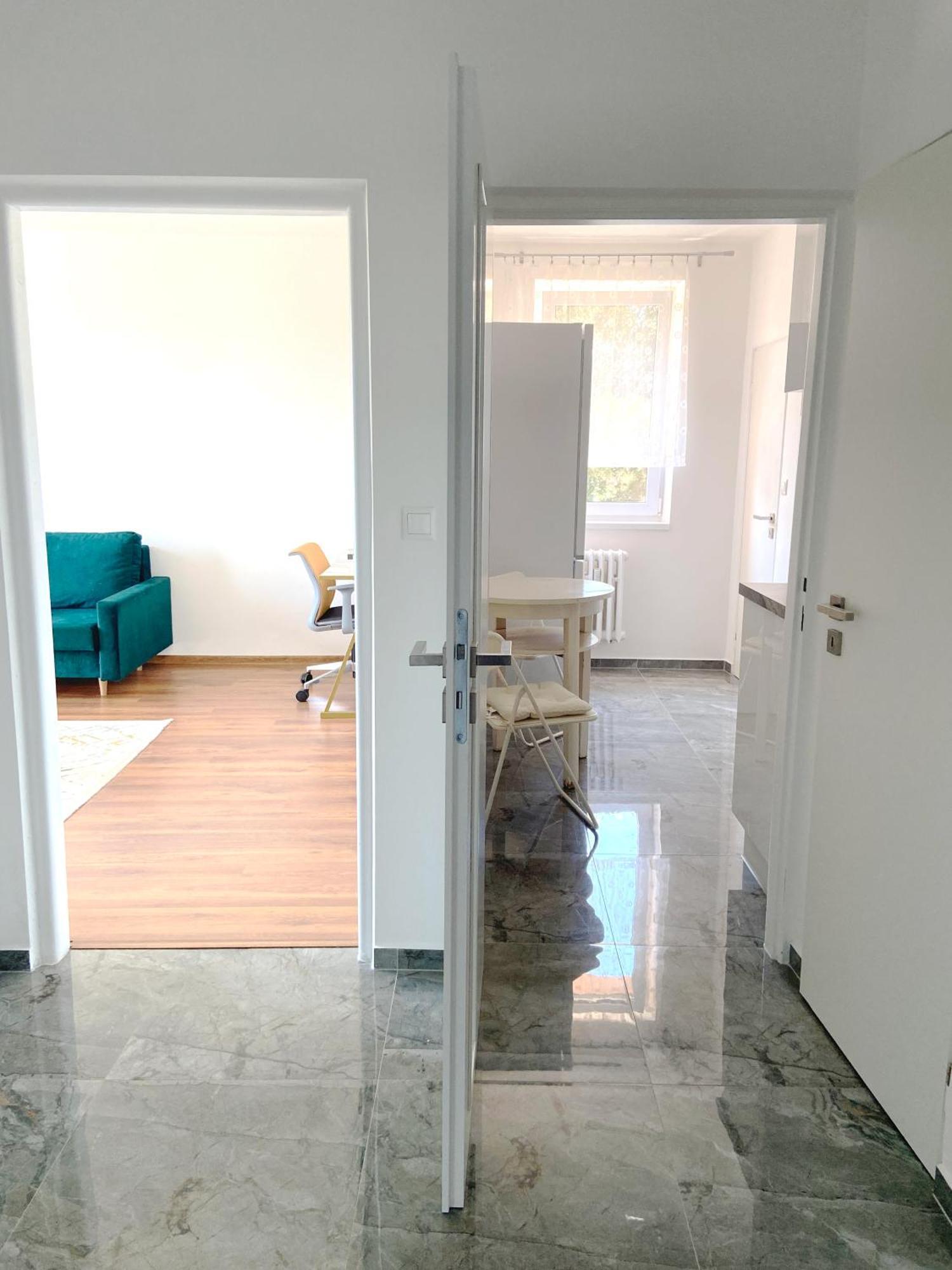 New Colorful Apartment With Big Balcony Bratislava Bagian luar foto
